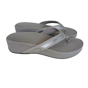 VIONIC High Tide II Platform Toe Post Sandals Women's 8 Leather Comfort Silver